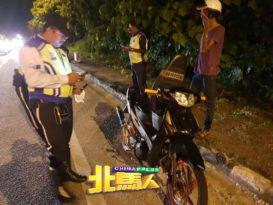 路上玩摩哆特技 　4马来青年被捕