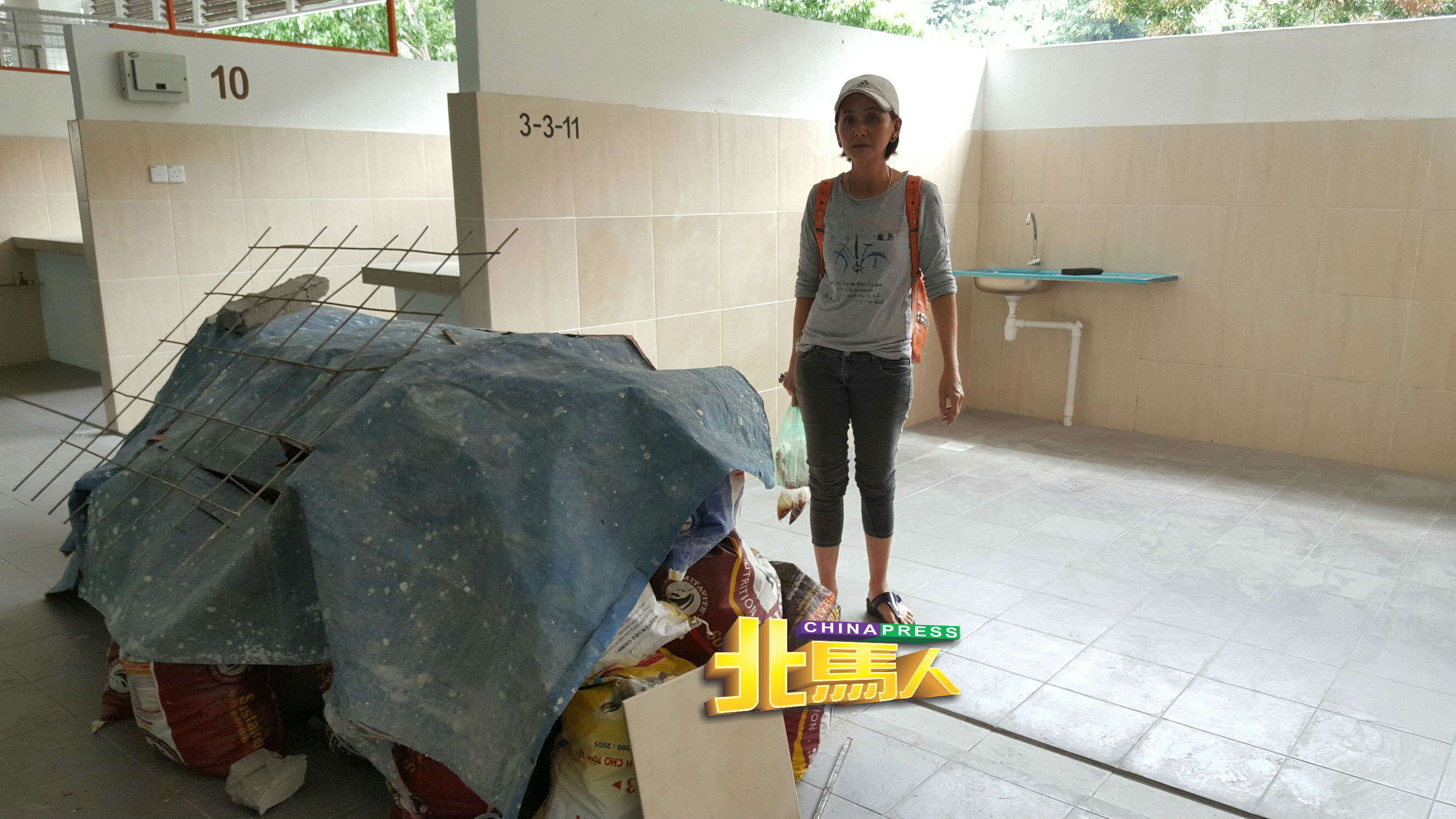 售卖福建面的陈太太，自费3000令吉重新装修过摊位。她也不满小贩中心设在3楼，不方便食客。