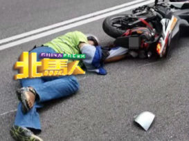 摩哆失控与轿车相撞 巫裔骑士命丧虎口