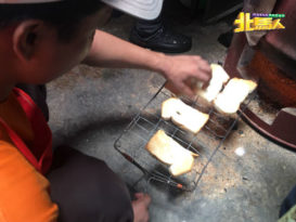 不受网上抨击影响 　 茶室依旧高朋满座 　