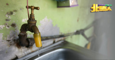 网民叹：没水不能开店 工厂机器无法运行