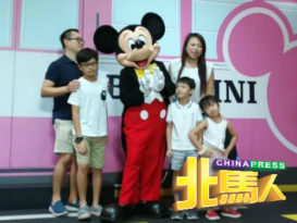 “米奇与您相约” 来合你广场与米奇合照 　