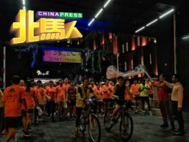 雨天不阻庆万圣 350人Vangohh欢乐跑