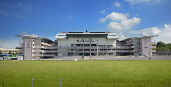 威南日新国民型中学宏伟的外观。