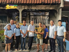 马华双溪大年区会  移交款项予住家被烧毁的家属