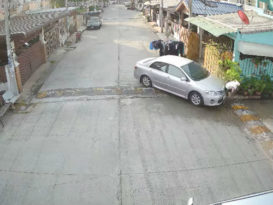 为晾衣架起争执 邻居开车撞死邻居