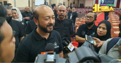慕克里兹：将5人从竞选名单除名  土团选委会藐视法庭