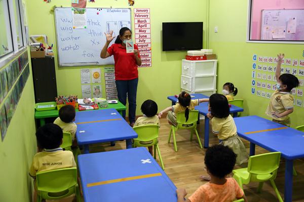 Wise Junios幼儿园，强调让孩子们通过趣味方式学习，也没有让孩子们考试。