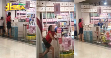 孩子在店内打闹 这名妈妈这麽做…..