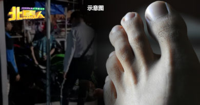 青年惊讶警方现身 摩哆轮辗伤交警大脚趾