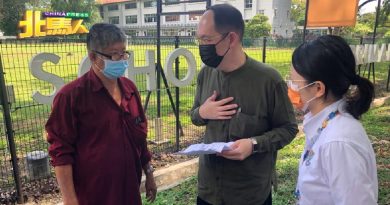 私家车贩卖水果 李俊杰冀李锦发 出席小贩面试
