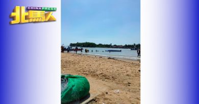 鱼船遭大浪打翻   5渔民捡回一命