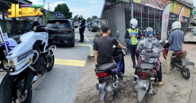 49司机摩哆骑士闯红灯 遭槟陆交局执法员开罚单