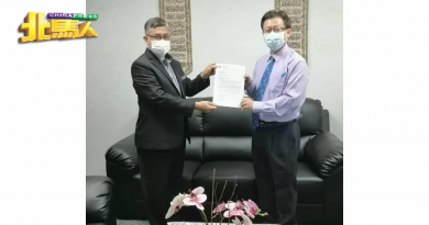槟锺灵迎新校长 蓝年丰走马上任