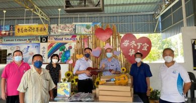 提升校园音乐风气 李凯伦移交乌克丽丽予3华小