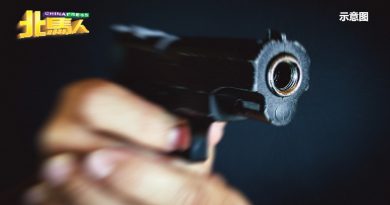 男子开枪射伤 杂货店员工