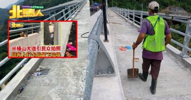 民众乱丢垃圾 执法员将上大道捉垃圾虫