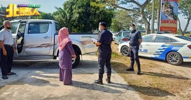假假问邻居 真抢劫 女子住家外被抢手提包