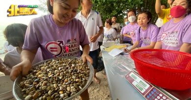峇眼惹玛挖蛤蜊赛  吸引180人参与