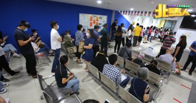 恢复登门办理 UTC移民局排长龙