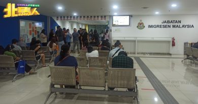 疫情舒缓 开始旅游 移民局现人潮