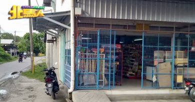 清晨杂货店前 等学巴  13岁少年险遭掳走