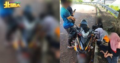 4男女中学生逃学 被警逮个正着