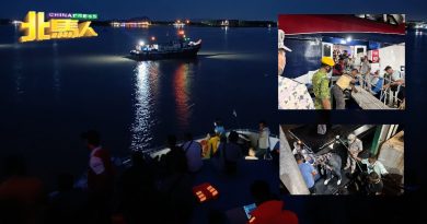 【今日北马头条】客船乘客甲板上 等救援  搁浅近8小时后终抵达码头