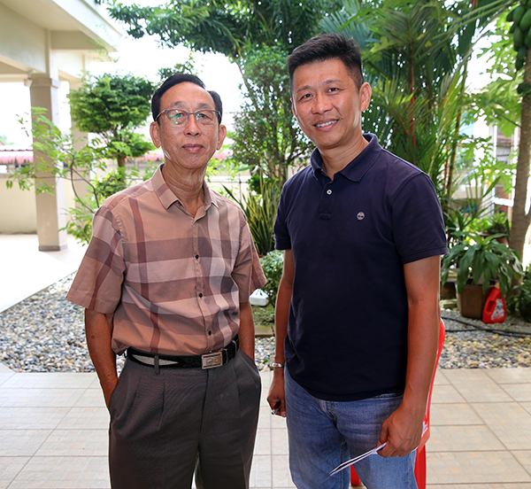 林建伦（右）是父亲林秋顺（左）的得力助手，将集团打理得有声有色。