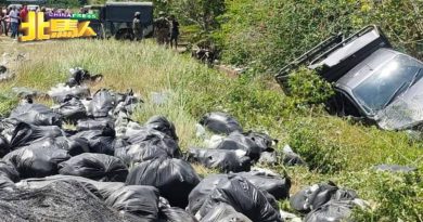 2私枭避追捕撞军方    车中弹撞渠