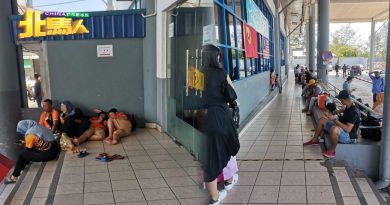 太早抵达 不获入候船厅  网民：码头待客 如对待难民