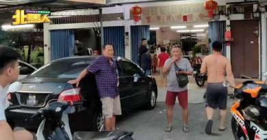 4匪持刀 闯餐室抢劫    业者被劫 手机 现款