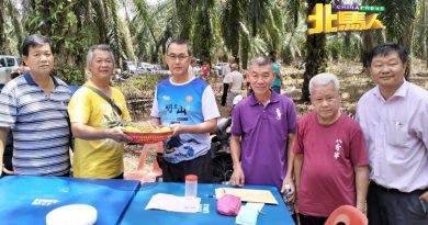 巴东园福德祠拿督公庆典   捐500令吉给尚正学校董事会