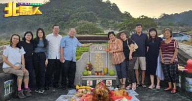 林冠英一家清明节 到柔佛为祖先扫墓