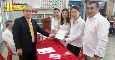 曾文忠卸任助理婚姻注册官 520最后一次为29对新人 注册结婚