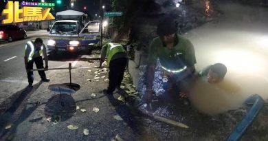 从早抢修到夜晚 半身浸在水道检查 谢谢PBA职员
