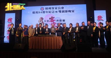 政治人物的语言能力很重要 曹观友：才能展示亲民风范