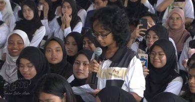 Malaysia Now报导：数度打断发问 安华被批欺凌学生