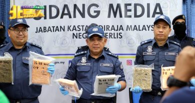 玻关税局搜船只 起市值近65万大麻