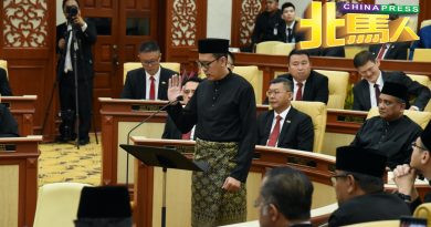 ◤槟州议会◢ 槟州议员宣誓 胡智胜穿马来服装戴宋谷 成为焦点