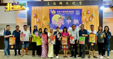 吉打十字港益民学校  董家教师生齐制月饼