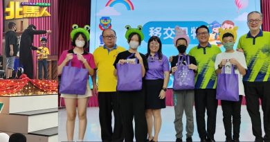 北海中华二校庆儿童节 魔术表演环节 学生尽兴