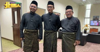 玻土团4议员 表态支持大臣