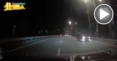 敦林苍祐现大道上逆行 网民促警方採取行动