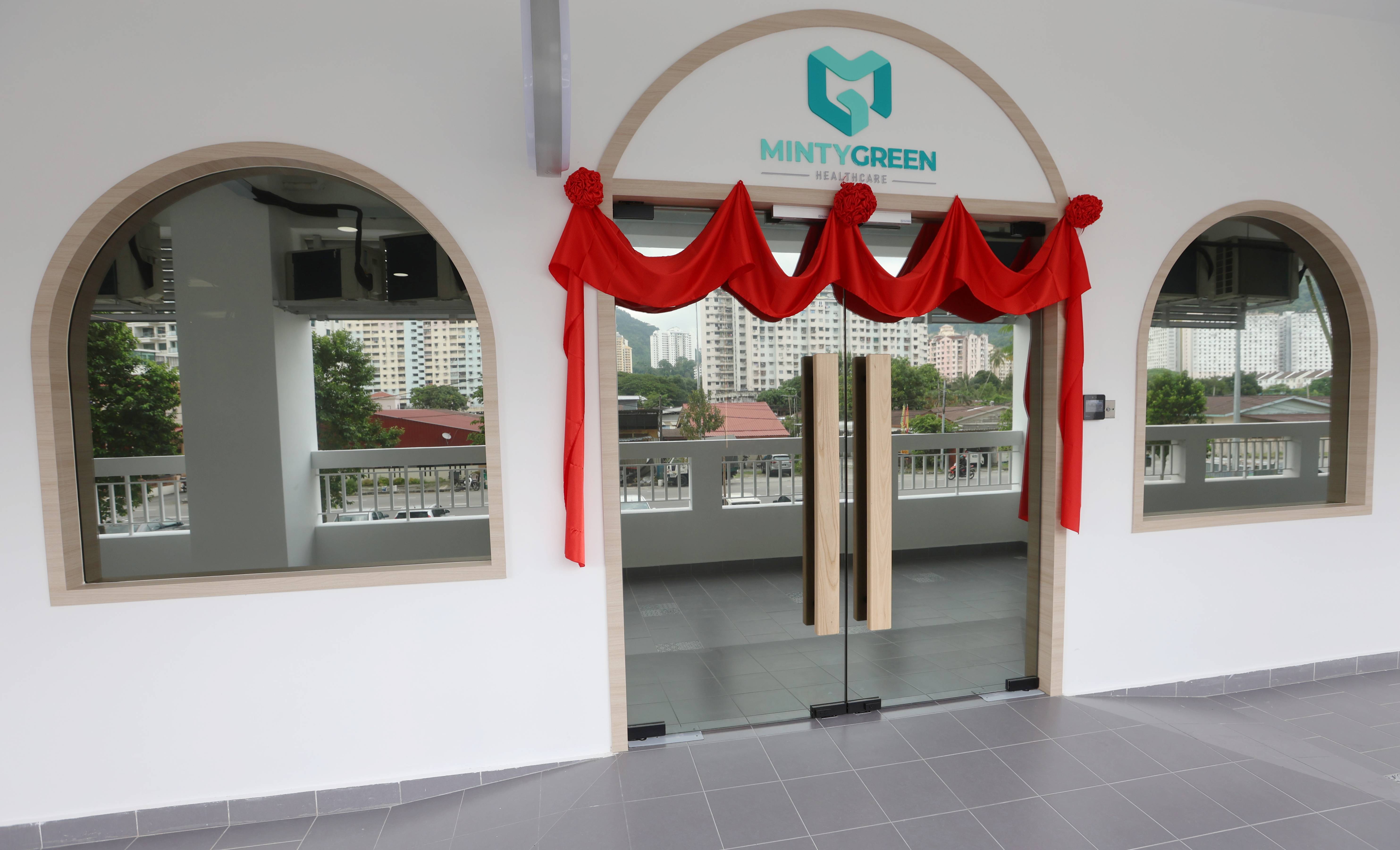坐落在峇六拜，湖内Imperial Grande的碧绿疗养院，是槟城第2家分行。