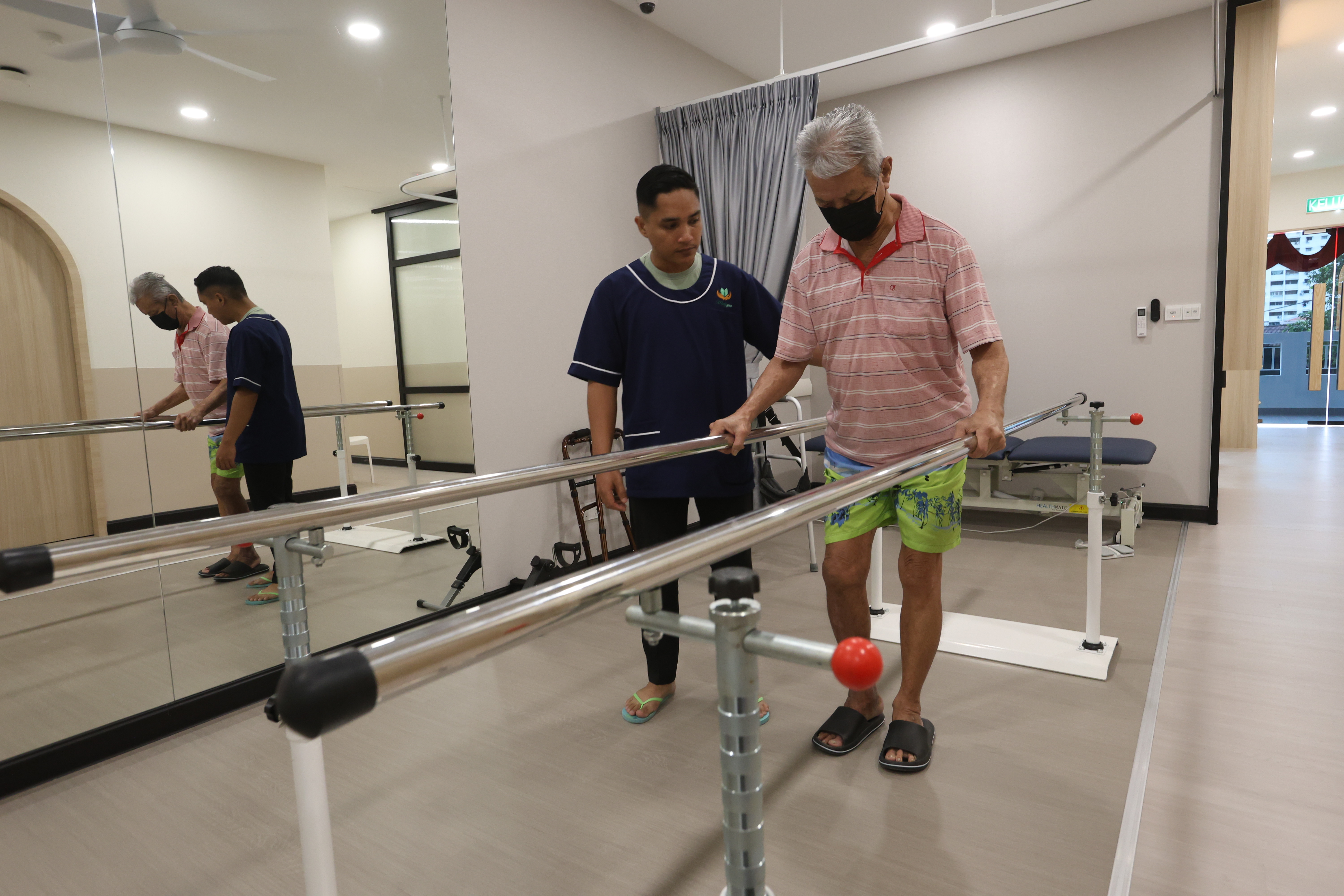 疗养院内设有物理治疗中心，协助老人家进行物理治疗。