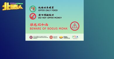 小贩中心桌子放贴纸提醒民众 减少浪费食物  拒绝假和尚