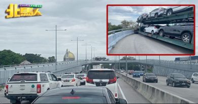 拖格罗厘卡在高架公路  槟国际机场一带交通阻塞