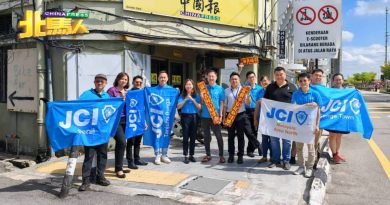 北马区国际青年商会各分会代表 向《中国报》拜早年