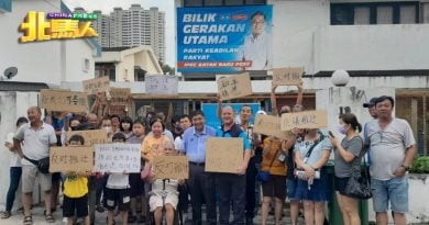 新港巴刹路边小贩要求原地摆摊 陈顺安：说服接纳新地点解决塞车